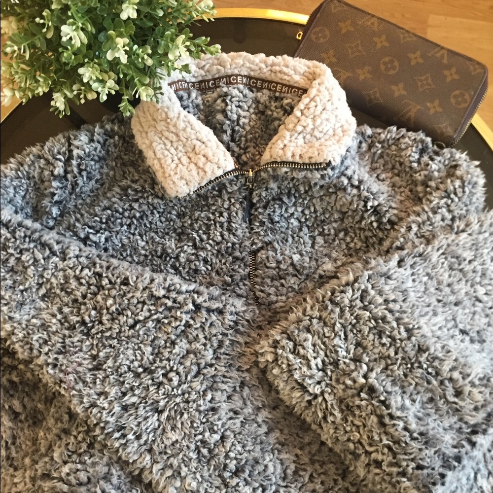 Fluffy warm Sweatshirt!